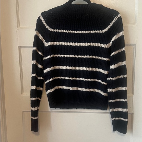 Designer VINCE Women's Sweater ($395 retail) size XS - Picture 7 of 7